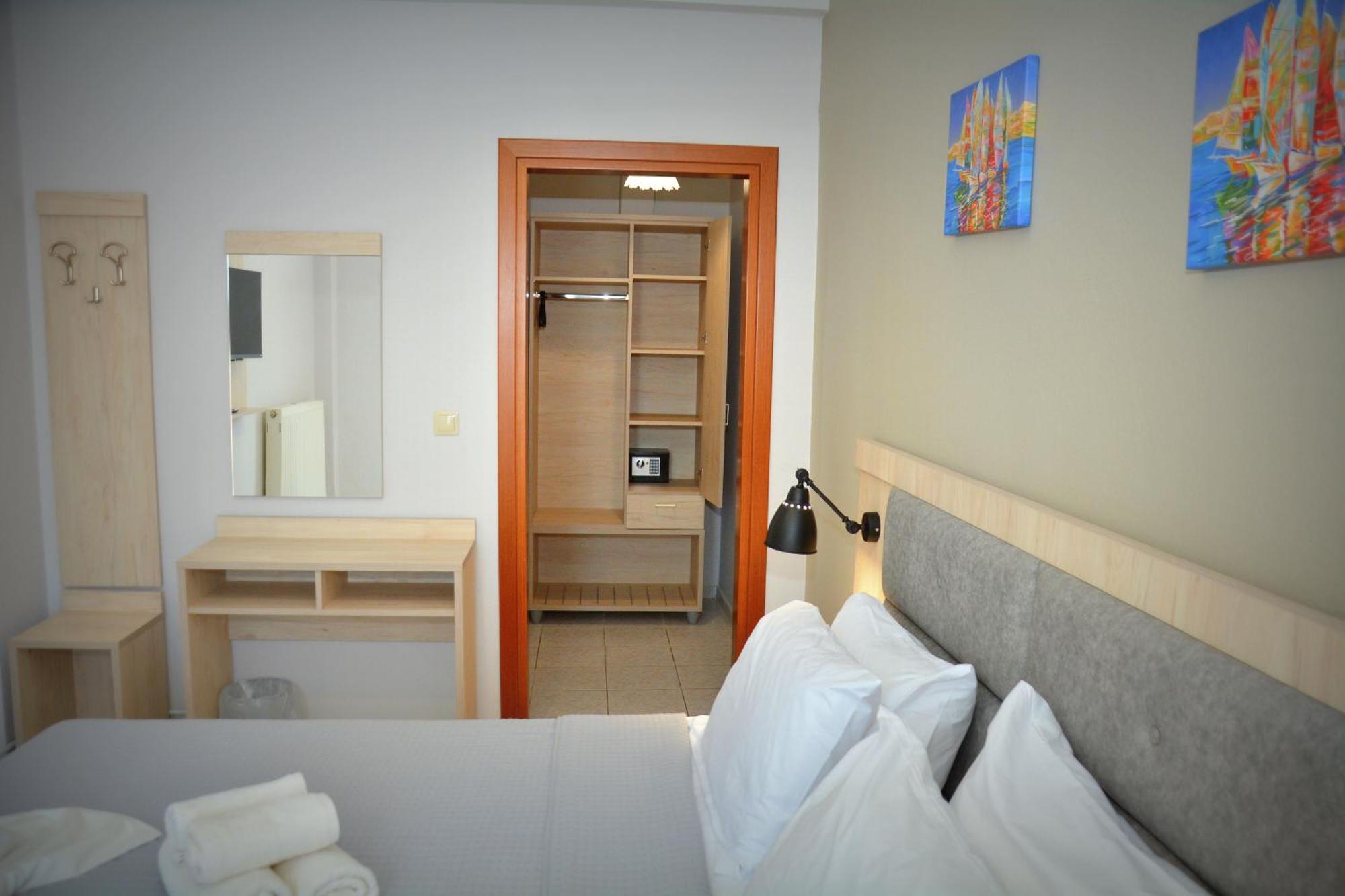 Denis Hotel And Bungalows Korinós Eksteriør bilde
